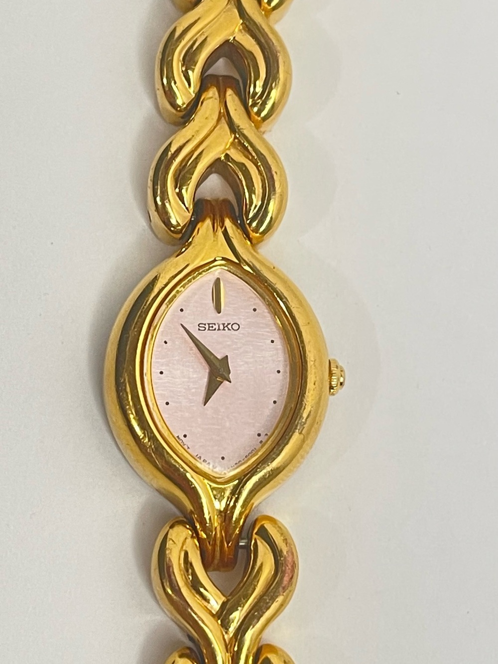 Seiko Vintage Women's Gold Tone pink mother of pearl Bracelet Watch